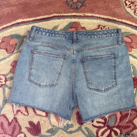 Universal Thread Double Button High Rise Shorts size 6/28R - Picture 4 of 9